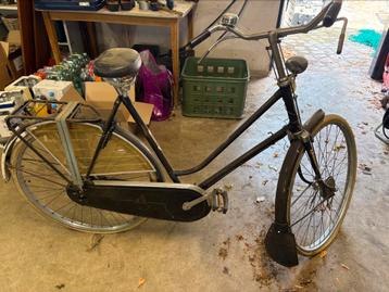 Antieke damesfiets met ijzeren handremmen (!) beschikbaar voor biedingen