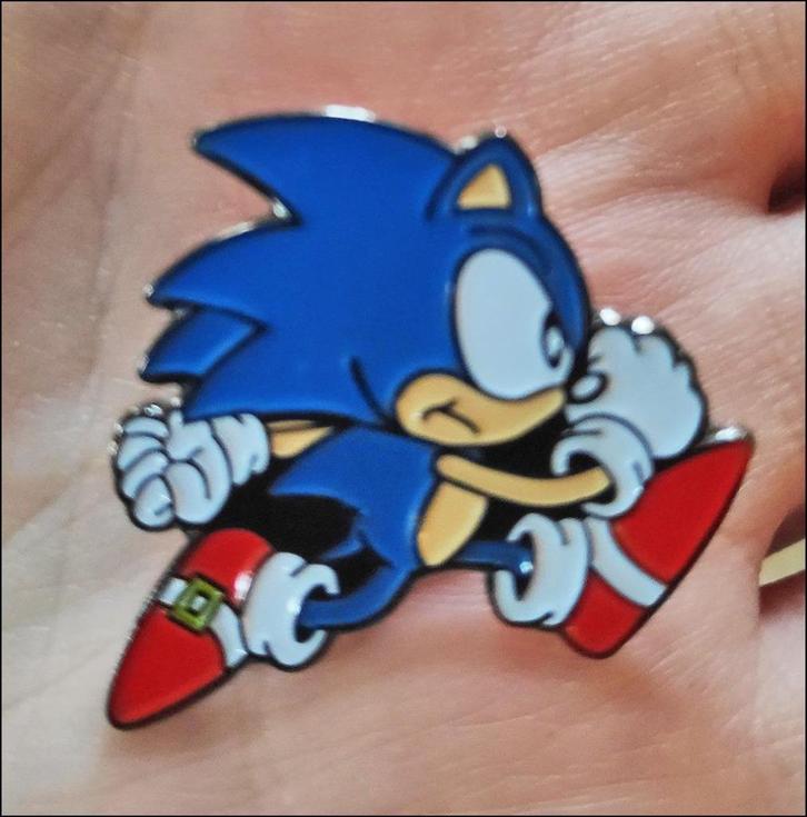 Mooie SONIC THE HEDGEHOG Enamel Pin retro arcade SEGA, Verzamelen, Speldjes, Pins en Buttons, Nieuw, Transport, Verzenden