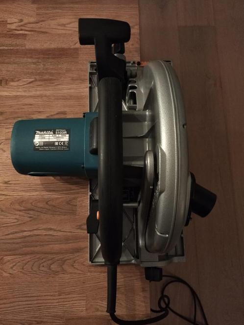 Makita cirkelzaag 5103R met adapter, Doe-het-zelf en Verbouw, Gereedschap | Zaagmachines, Zo goed als nieuw, Cirkelzaag, 1200 watt of meer