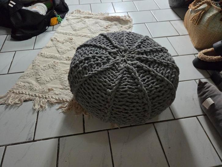 Grijze Gebreide Poef, Huis en Inrichting, Banken | Voetenbanken en Poefen, Ophalen of Verzenden