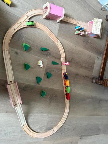 Houten treinbaan voor meisjes beschikbaar voor biedingen