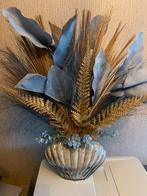 Blauwe schelpenvaas met blauw / gouden kunstbloemen 45 cm, Ophalen of Verzenden, Zo goed als nieuw, Binnen