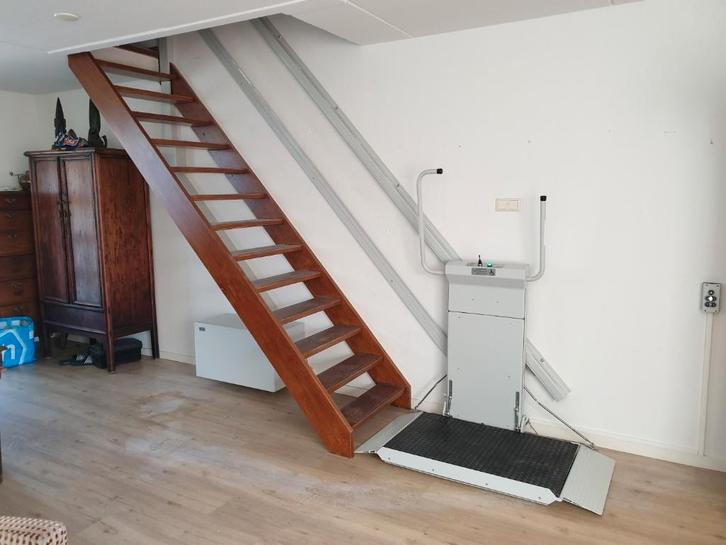 Plateaulift van Euroliften tot 300 kg hefvermogen., Diversen, Trapliften, Nieuw, Verzenden