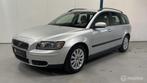 Volvo V50 2.4 Momentum AUTOMAAT / LEER / YOUNGTIMER, Auto's, Volvo, Gebruikt, 2435 cc, V50, 5 cilinders