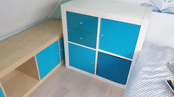 Kallax wit +turquoise incl deurtjes, bak en lades beschikbaar voor biedingen