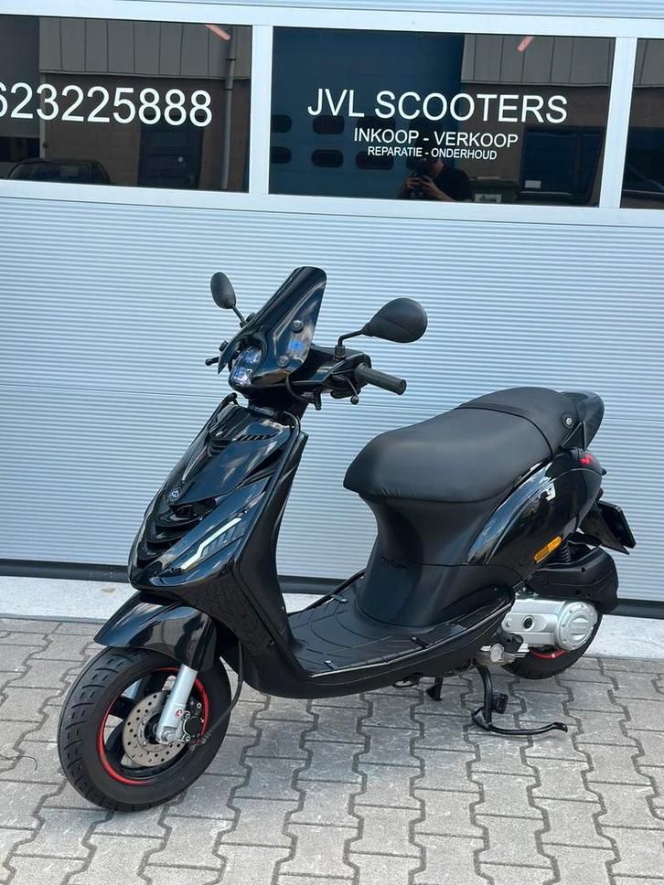Piaggio zip 50cc 3v 4t 2022 Brom, Fietsen en Brommers, Scooters | Piaggio, Zo goed als nieuw, Zip, Maximaal 45 km/u, Benzine, Ophalen