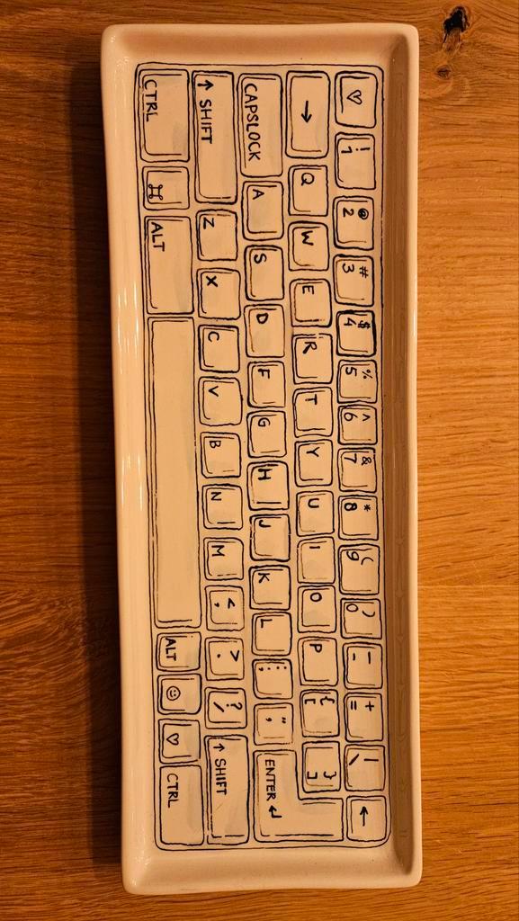 Blond Amsterdam Cake Schaal - Toetsenbord Design, Huis en Inrichting, Woonaccessoires | Schalen en Manden, Zo goed als nieuw, Schaal