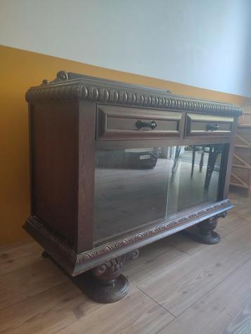 Vintage retro kast beschikbaar voor biedingen