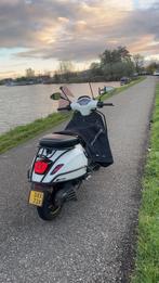 Vespa sprint 2020 50cc, Fietsen en Brommers, Scooters | Vespa, Ophalen of Verzenden, Zo goed als nieuw, Benzine