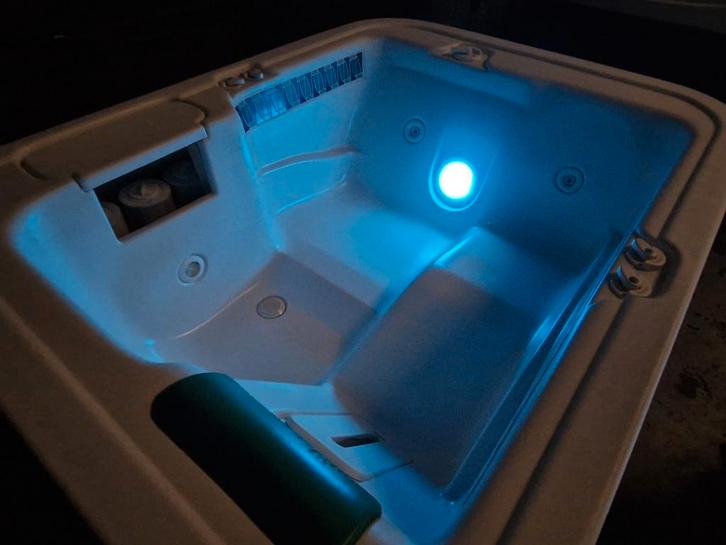 Inruilkoopje 2 Persoons Amerikaanse Hotspring Jacuzzi, Tuin en Terras, Bubbelbaden en Hottubs, Gebruikt, Vast, Ophalen of Verzenden