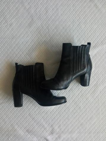 Zwarte Ecco enkellaarsjes met hak mt. 40 beschikbaar voor biedingen