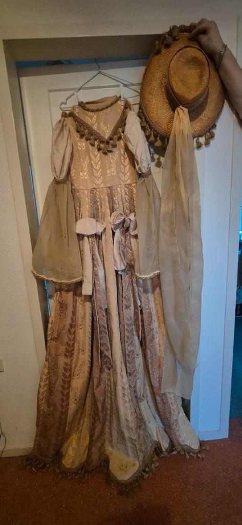 Vintage Victoriaanse Jurk, Kleding | Dames, Gelegenheidskleding, Gedragen, Overige typen, Maat 38/40 (M), Beige, Ophalen of Verzenden