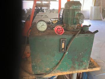 Hydraulische unit voor Houtklover  Garage Pers  beschikbaar voor biedingen