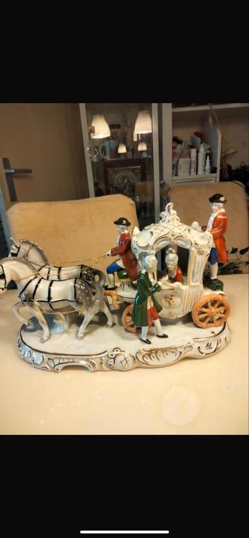 Porseleinen Koets met Paarden en Figuren beschikbaar voor biedingen