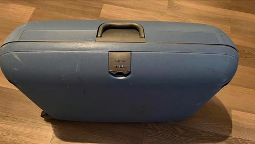Grote blauwe Carlton koffer met wieltjes, Sieraden, Tassen en Uiterlijk, Koffers, Gebruikt, Hard kunststof, 70 cm of meer, 55 cm of meer