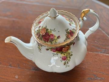 Theepot Royal Albert Old Country rose beschikbaar voor biedingen