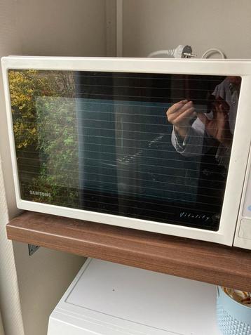 Mooie samsung magnetron en oven in één, nauwelijks gebruikt beschikbaar voor biedingen