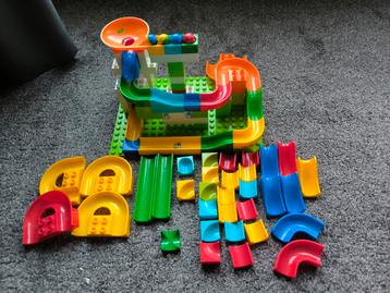 Duplo knikkerbaan met extra bouwstenen  beschikbaar voor biedingen