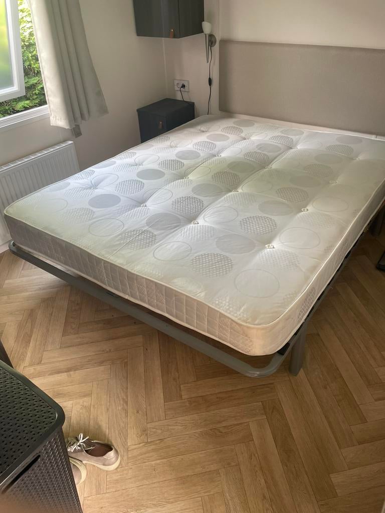 Nieuw 2 persoonsbed 1.60 met matras, Ophalen, Nieuw, Tweepersoons
