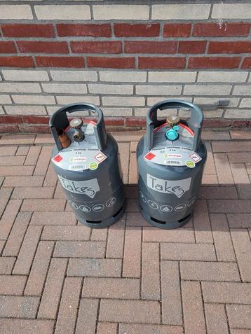2 propaan gasflessen van antargaz gevuld 3.8 en 5.1kg gas. beschikbaar voor biedingen