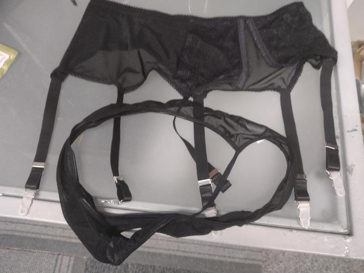 J41 zwarte jaratelgordel met metalen clips en string, Kleding | Dames, Ondergoed en Lingerie, Body of Korset, Zwart, Ophalen of Verzenden