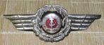 metalen Pet- / mutsembleem DDR (Oost-Duitsland) (M), Ophalen of Verzenden, Landmacht, Duitsland, Embleem of Badge