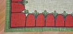 Tafelkleed rood groen 158/127, Huis en Inrichting, Stoffering | Tapijten en Kleden, Gebruikt, Retro Vintage, 100 tot 150 cm, Rood