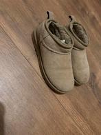 UGG Khaki Pantoffels Maat 38, Kleding | Dames, Schoenen, Ophalen of Verzenden, Zo goed als nieuw, Beige, Pantoffels of Sloffen