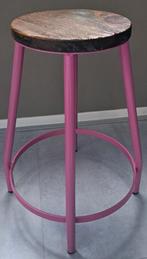 Roze kruk kitchen trend, Huis en Inrichting, Krukjes, Ophalen, Zo goed als nieuw, IJzer