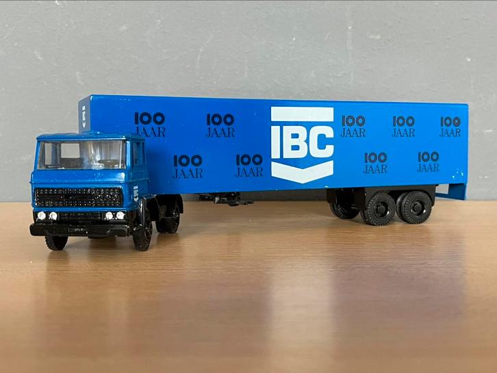 Lion Car DAF 2300 IBC 100 Jaar, Hobby en Vrije tijd, Modelauto's | 1:50, Zo goed als nieuw, Bus of Vrachtwagen, Lion Toys, Ophalen of Verzenden