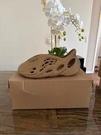 adidas Yeezy Foam RNR Clay Taupe 50, Ophalen of Verzenden, Nieuw, Bruin