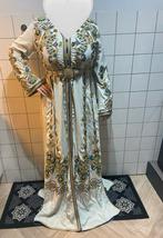 Te koop; Wit met blauw Takshita/Marokkaanse Jurk - M t/m XXL, Wit, Maat 46/48 (XL) of groter, Ophalen of Verzenden, Zo goed als nieuw