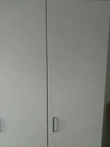 Witte vier deurs kleding kast 200x200 beschikbaar voor biedingen