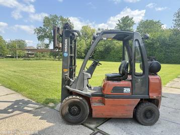 Nissan 2500KG LPG heftruck Freelift Sideshift luchtbanden beschikbaar voor biedingen