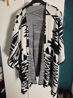 Poncho Merk Pieces Crème-Zwart One Size, Kleding | Dames, Pieces, Ophalen of Verzenden, Zo goed als nieuw, Zwart