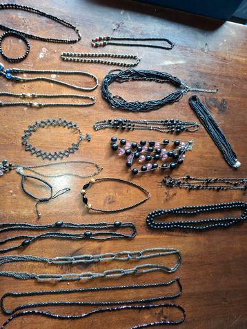 Lot Zwarte Sieraden - Edelsteen & Glas in 1 koop 25 beschikbaar voor biedingen