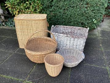 Enkele oude/nieuwe, grote/kleine RIETEN MANDEN beschikbaar voor biedingen