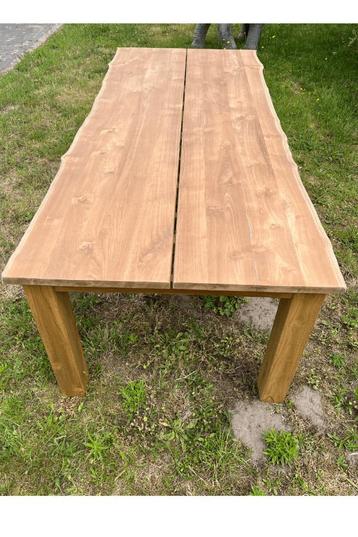 Teak tuintafel beschikbaar voor biedingen