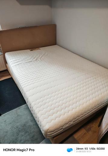 Tweepersoonsbed inclusief matras  beschikbaar voor biedingen