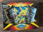 Shining Fates Pikachu V Collection Box, Hobby en Vrije tijd, Verzamelkaartspellen | Pokémon, Ophalen of Verzenden, Zo goed als nieuw