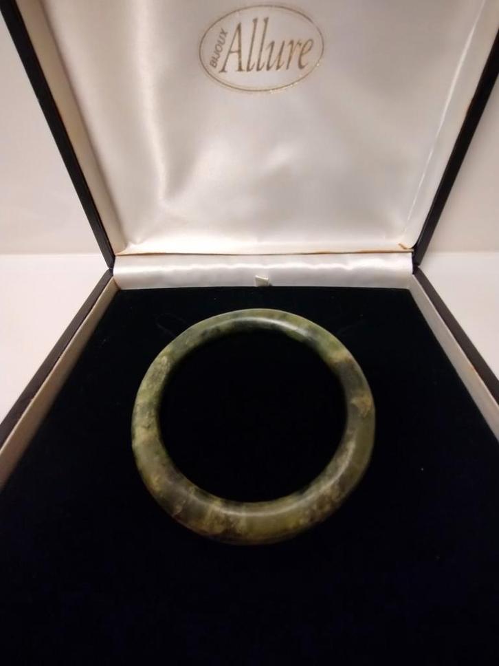 Oude nefriet jade bangle armband, Sieraden, Tassen en Uiterlijk, Antieke sieraden, Armband, Overige materialen, Ophalen of Verzenden