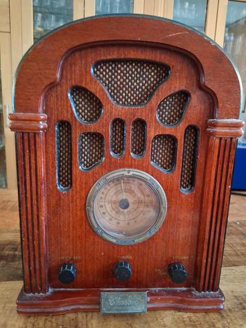 Vintage radio met cassttespeler beschikbaar voor biedingen