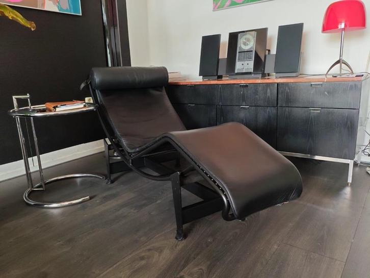 Cassina lc4 Corbusier black base & frame Leer, Huis en Inrichting, Fauteuils, Zo goed als nieuw, Leer, 50 tot 75 cm, 75 tot 100 cm