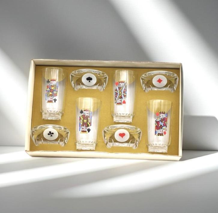 Vintage "Bridge" Casino Poker Bar Set 4 Glazen & Asbakken, Hobby en Vrije tijd, Gezelschapsspellen | Kaartspellen, Zo goed als nieuw