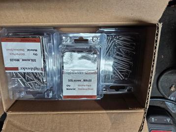 RVS Kruiskop plaatschroef 4 x 35 mm (900 stks) beschikbaar voor biedingen