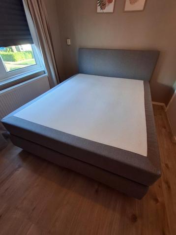 Boxspring grijs 160x200 beschikbaar voor biedingen