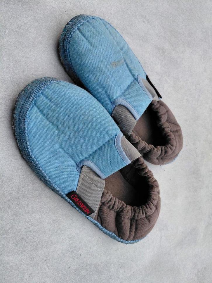 Giesswein sloffen met elastiek maat 34, Kinderen en Baby's, Babykleding | Schoentjes en Sokjes, Gebruikt, Jongetje of Meisje, Slofjes