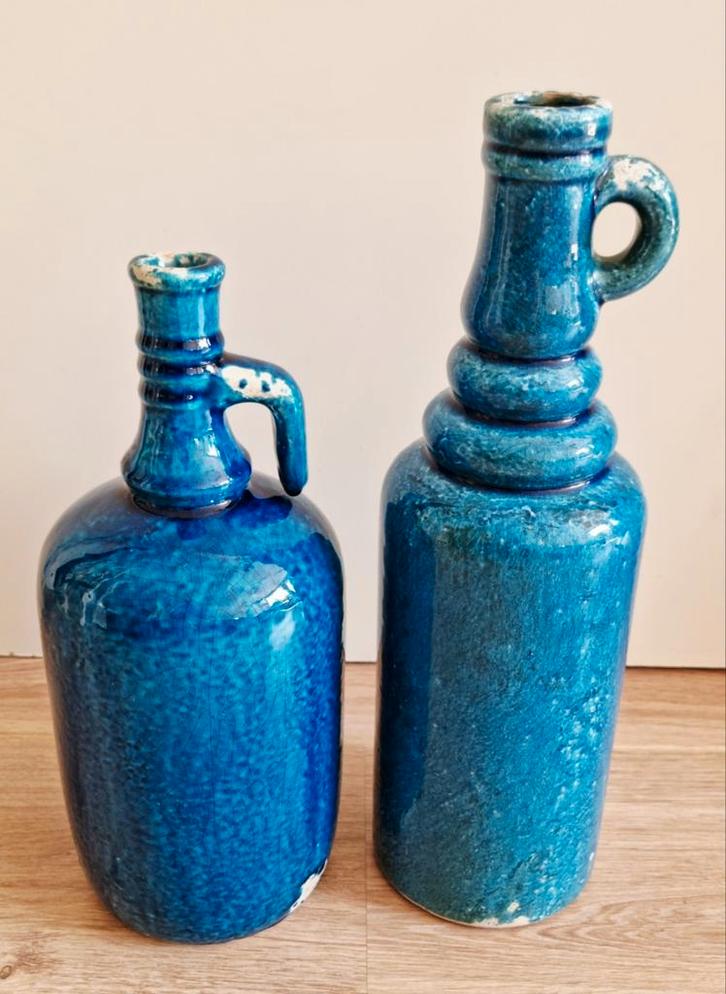 Twee blauwe kruiken van BRYNXZ, Huis en Inrichting, Woonaccessoires | Vazen, Zo goed als nieuw, Blauw, Minder dan 50 cm, Aardewerk of Porselein