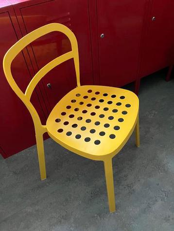 Gele stoel (Reidar van Ikea) indoor/outdoor beschikbaar voor biedingen
