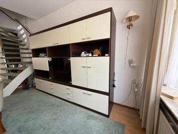 Wandkast beschikbaar voor biedingen